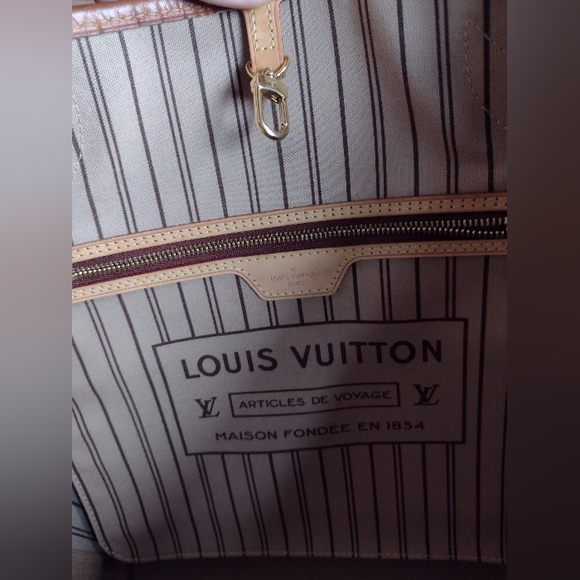 Louis Vuitton Neverfull MM - Picture 11 of 14